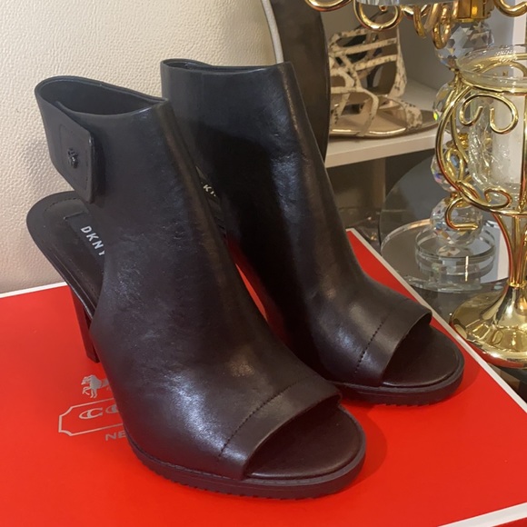 DKNY high Heel Shoe brand new black beautiful. - Picture 5 of 7